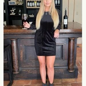 NWT Oat NY Black Ribbed Velvet Dress‎ Women's Size Medium Holiday LBD Versatile